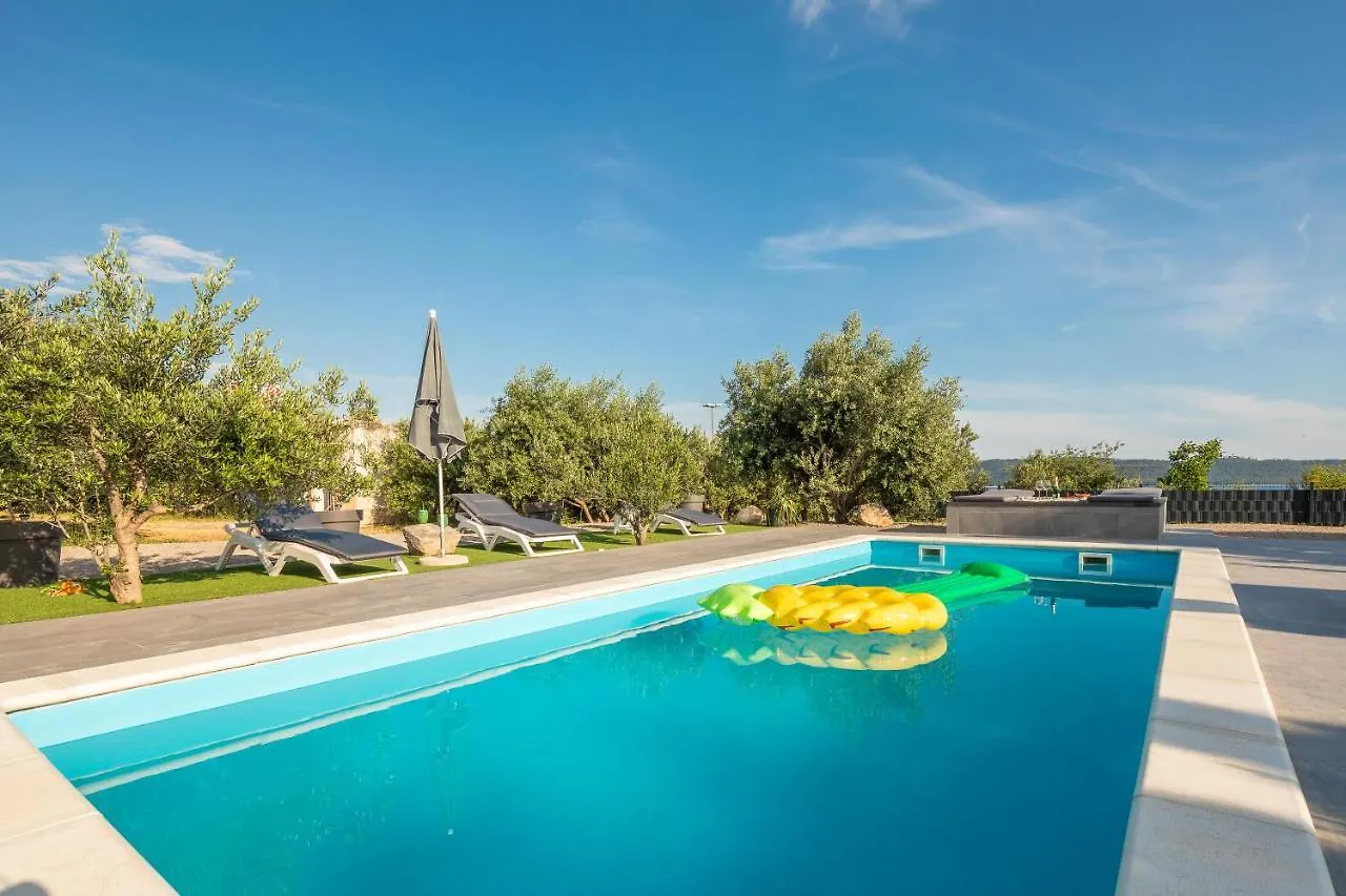Private Holiday Resort Lumianni - 2 Houses Kaštela 0*,