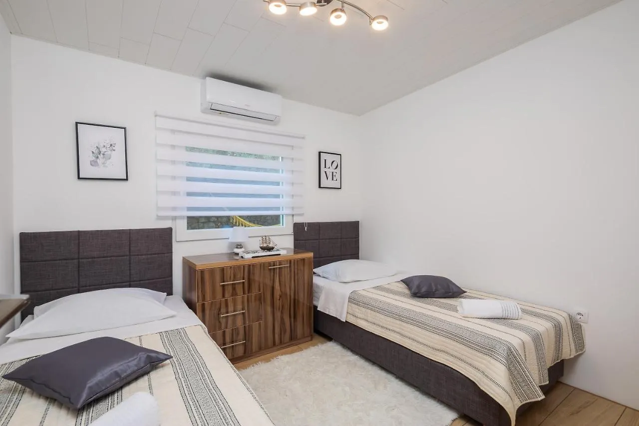 Private Holiday Resort Lumianni - 2 Houses Kaštela 別荘