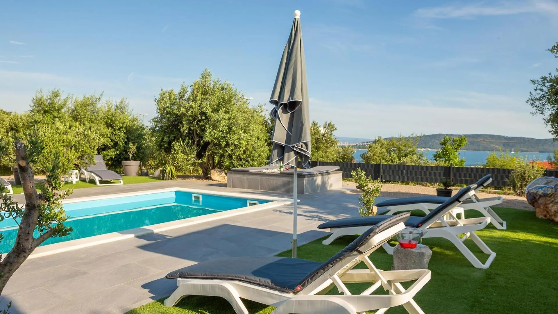 Private Holiday Resort Lumianni - 2 Houses Kaštela クロアチア